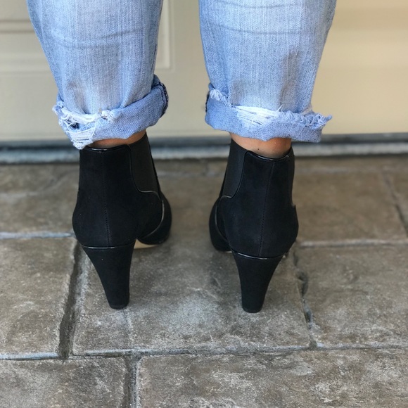 Black Pointy Toe Low Cone Heel Ankle Booties - Picture 4 of 6